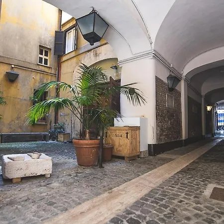 Triton Place Roma