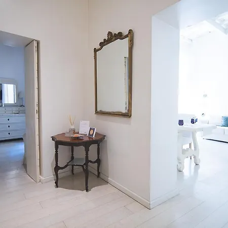 Triton Place Апартаменты